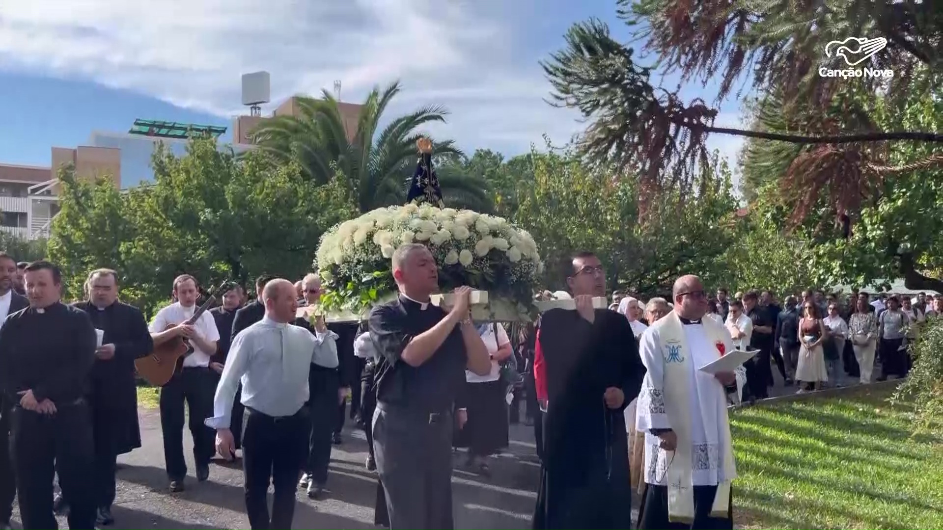 ローマでブラジルの守護聖母を祝うミサ開催！在住ブラジル人が故郷の связ を再確認