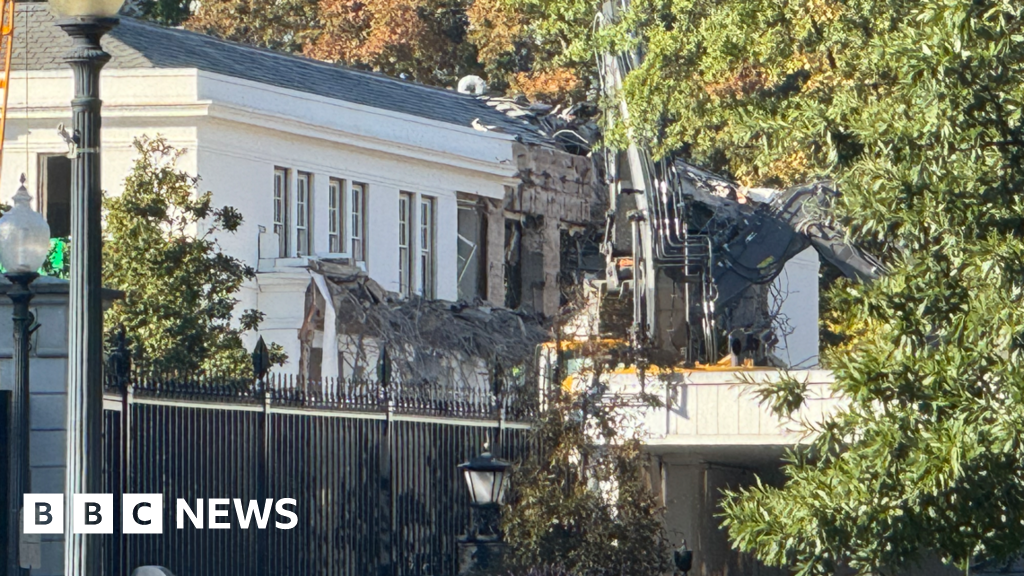 【速報】トランプ、ホワイトハウスを破壊し舞踏会場を建設開始ｗｗｗ