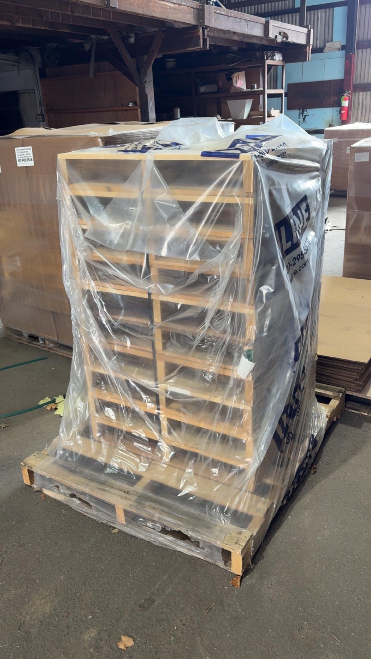 【悲報】職場にパレットのパレット届いたwww 発注担当者マジ無能すぎワロタ