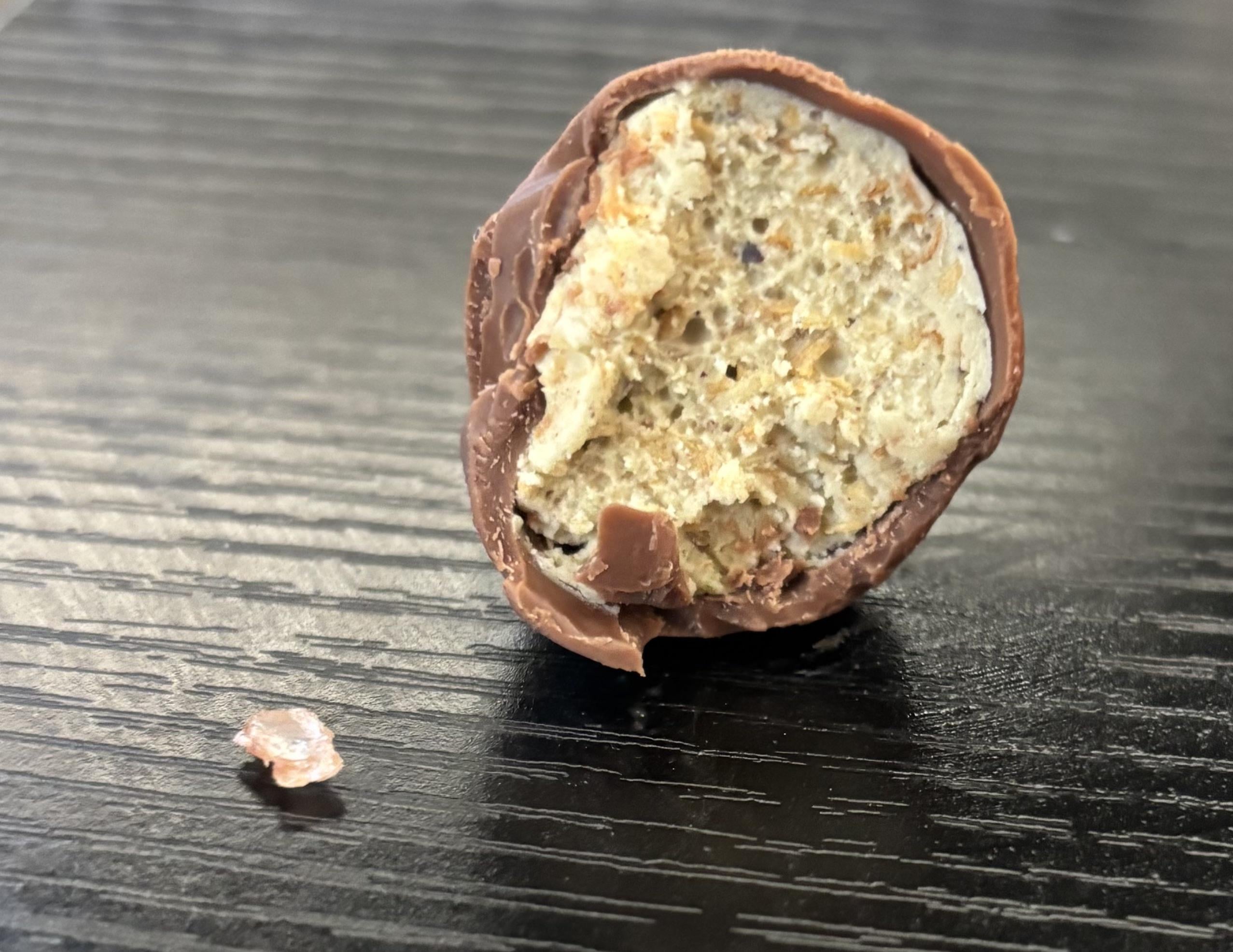 ピスタチオチョコ食べたらガラスが出てきた件