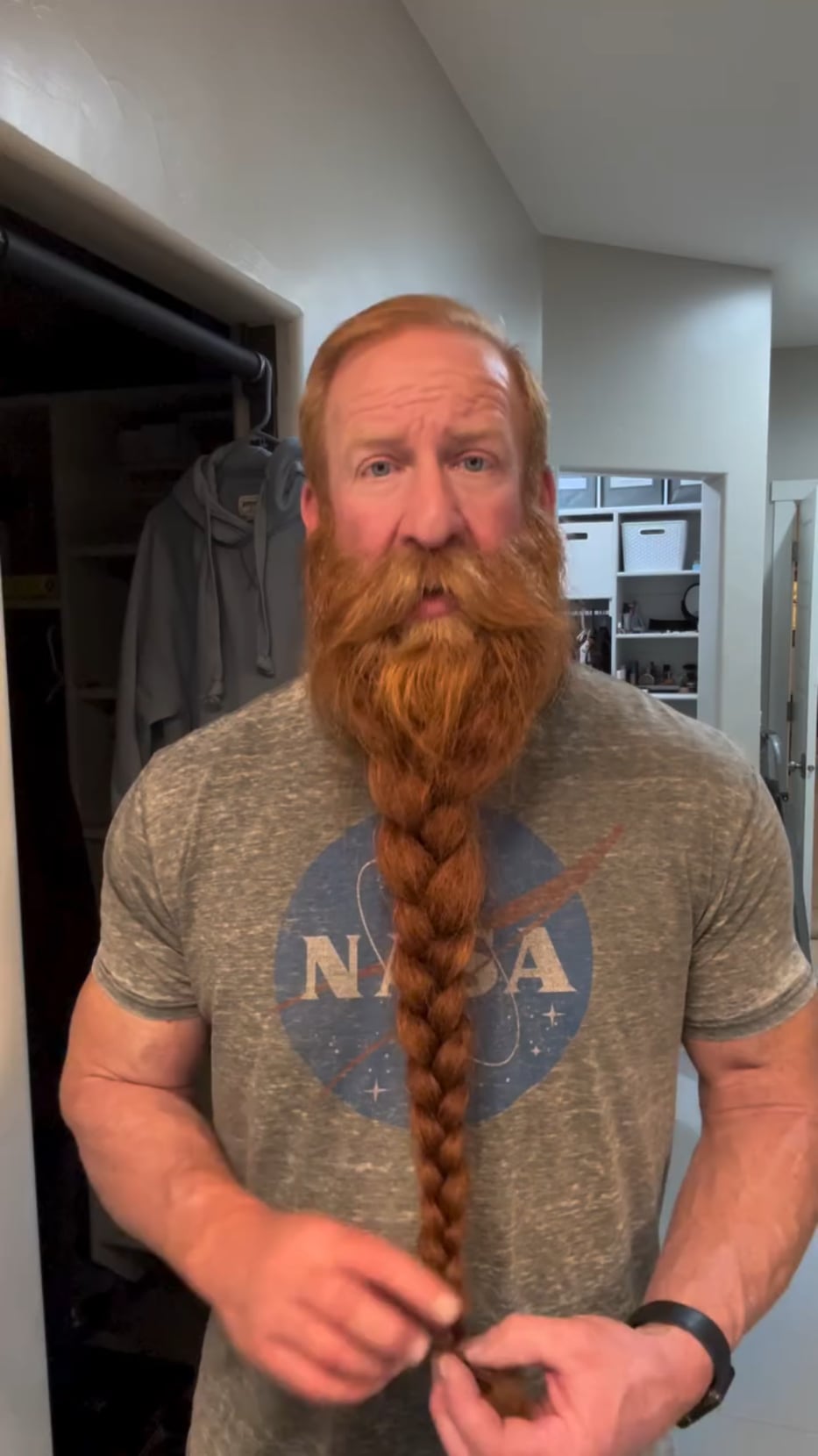 【マジか】ヒゲを髪型にしてる海外ニキ現るｗｗｗ