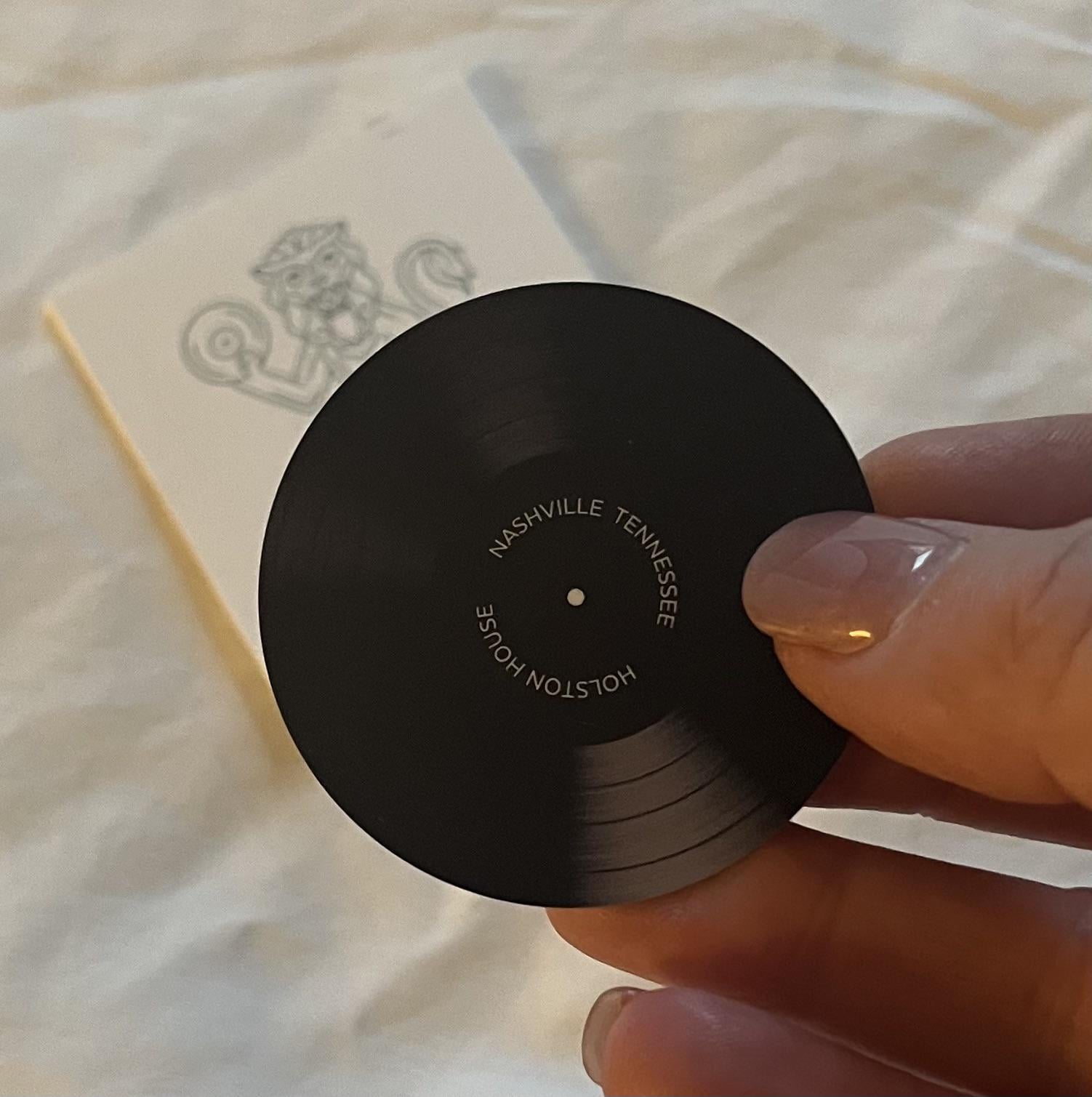 ホテルのカードキーがレコード盤のデザインだった結果ｗｗｗｗｗ