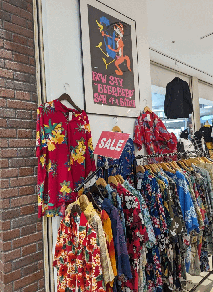 東京の家族向け服屋、壁にエロ画像ｗｗｗｗｗ