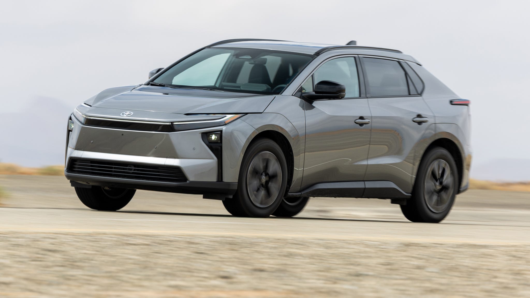 トヨタbZ、大幅改善で評価爆上げ！でもUIはクソ？欠点と進化まとめ