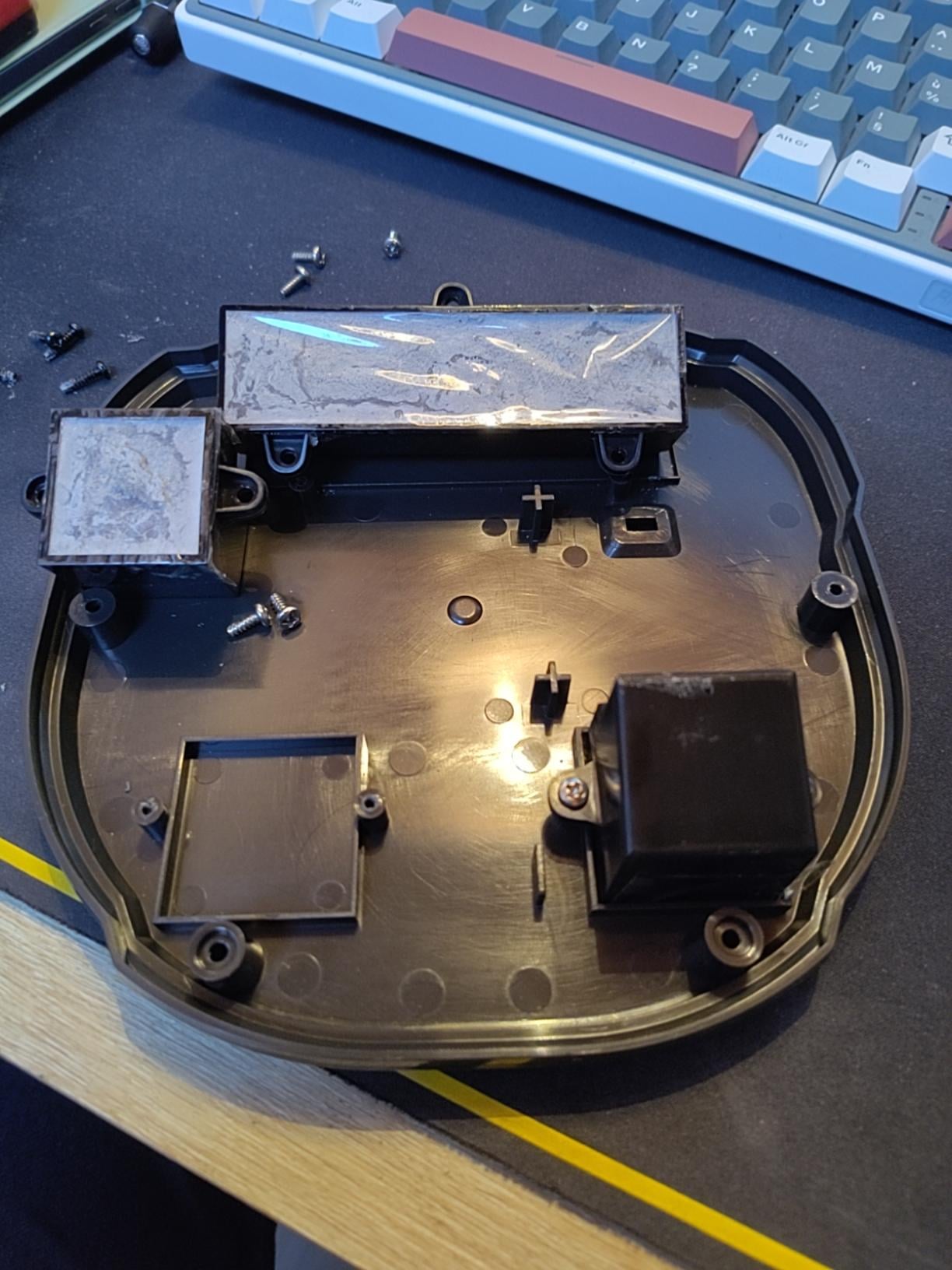 スラストマスターT.16000M分解したら、おもりがまさかのコンクリート製だった件
