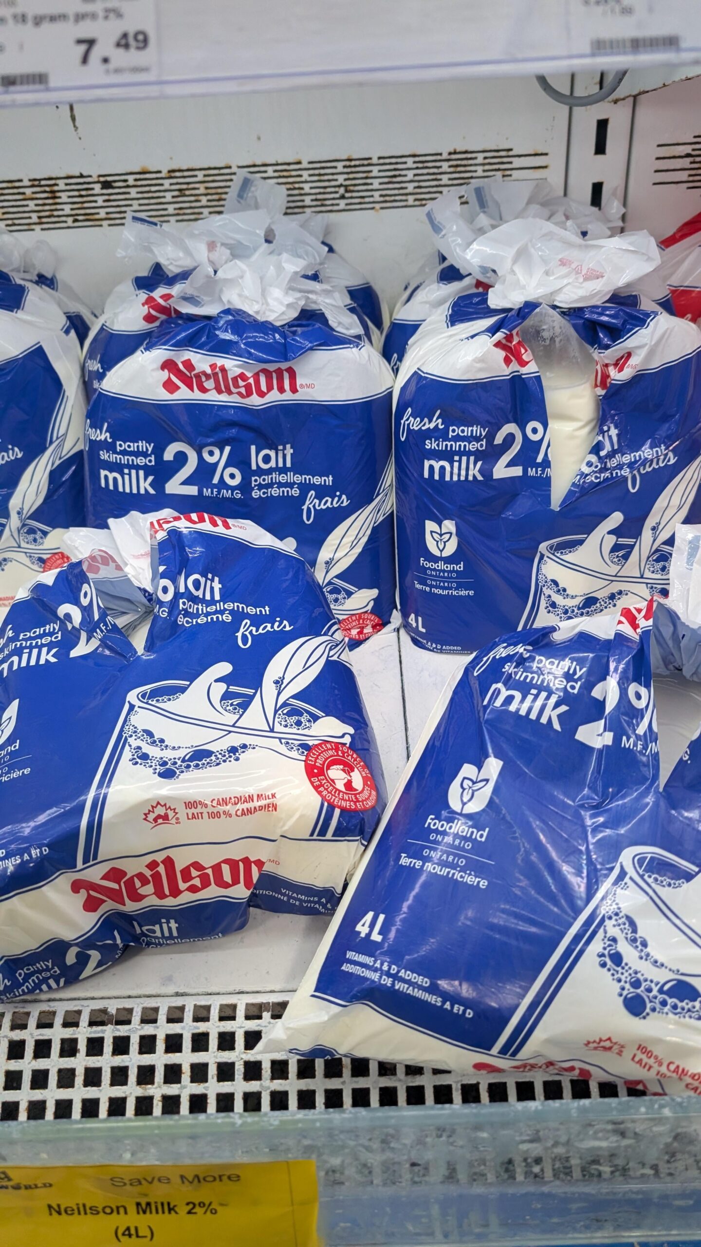 牛乳パック全部切り裂かれててワロタｗｗｗ молоко