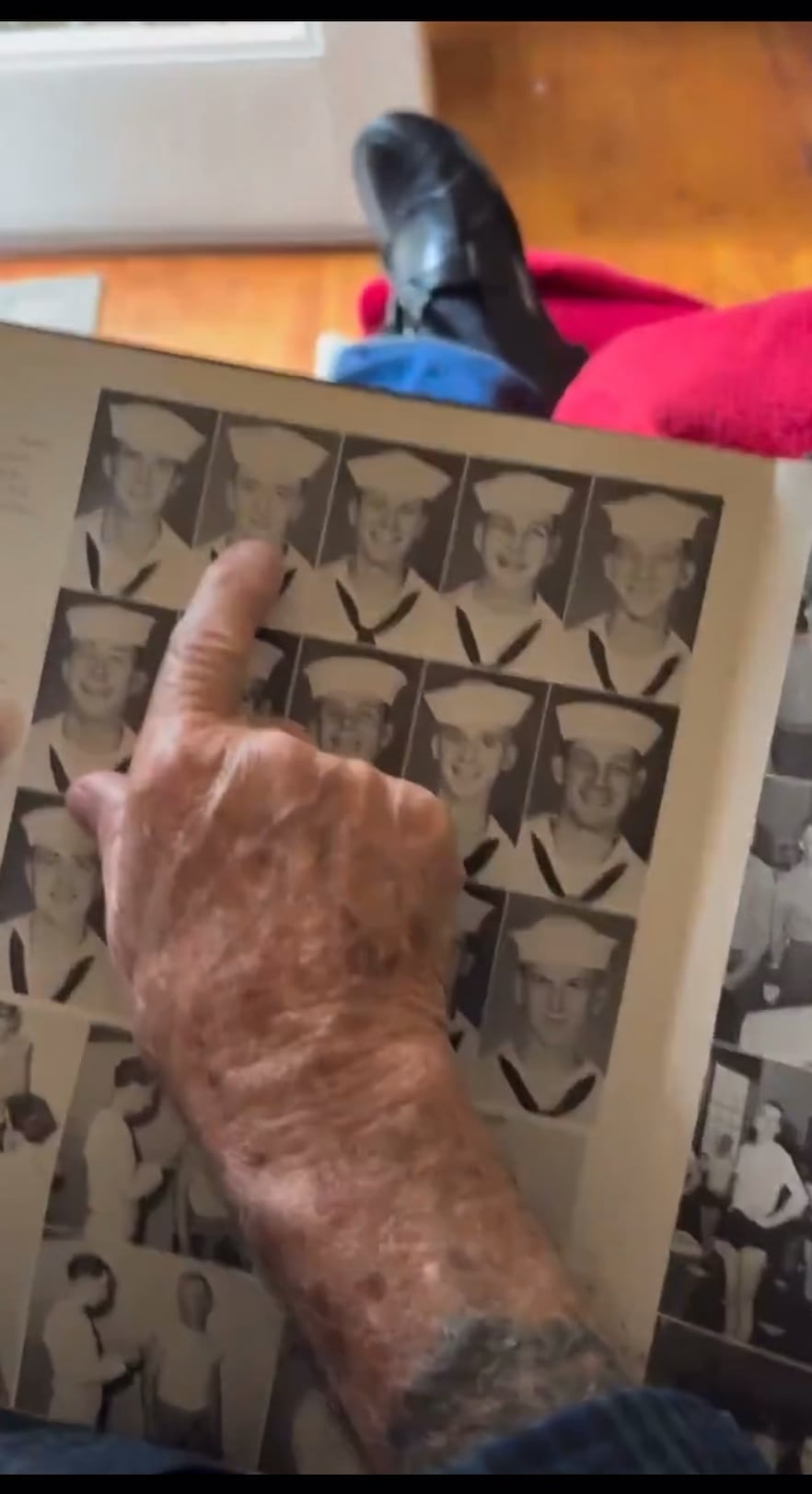 【悲報】84歳祖父、アルツハイマーで孫の名前忘れるも65年前の訓練所の「臭いガキ」は覚えてる