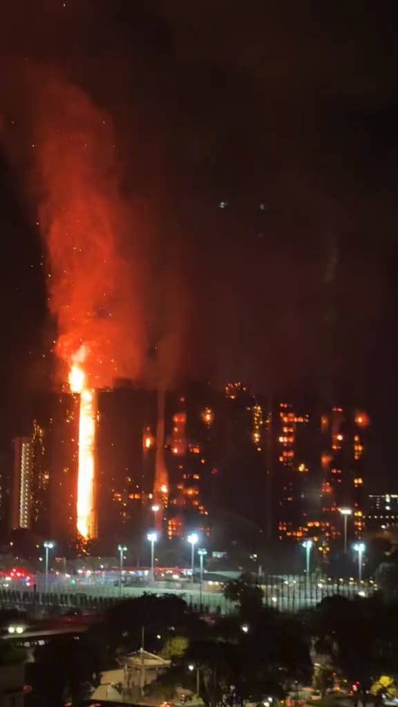 香港で複数ビルが炎上！阿鼻叫喚の地獄絵図…ソースはコメ欄へ