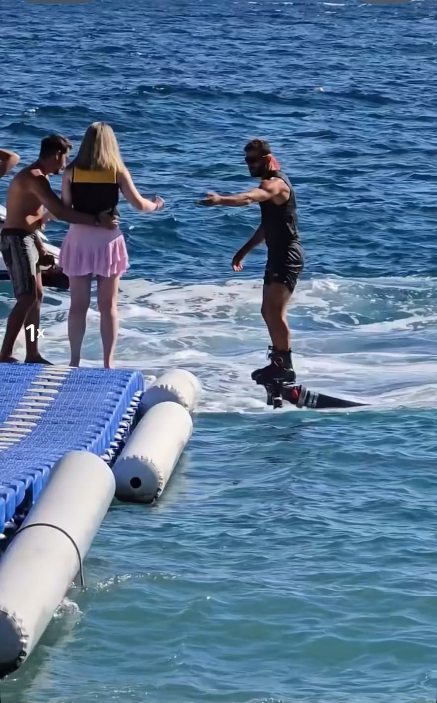 ジェットホバーボード講師、デート界のラスボス化[matched_content] → ジェットホバー講師、デート強すぎワロタｗｗｗ【リア充爆発】