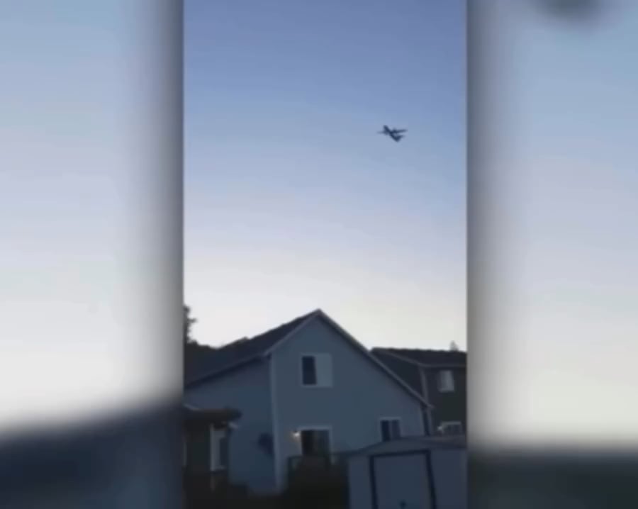 【衝撃】28歳空港職員、無免許で旅客機を盗みバレルロール！→墜落死