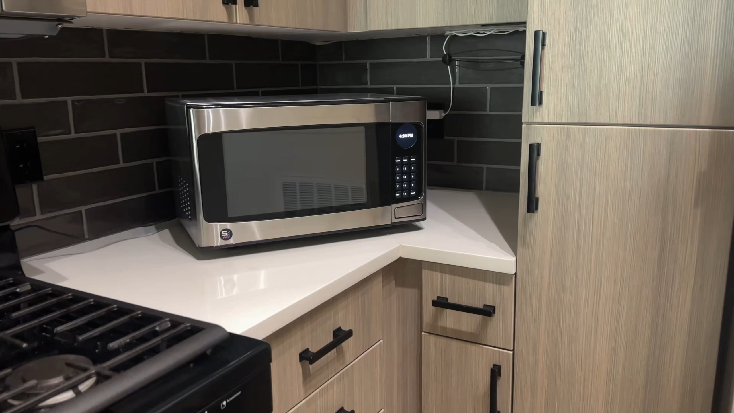 【朗報】海外ニキ、レンジで動くPCをプレゼント企画 → コメントするだけで応募可能ｗｗｗ