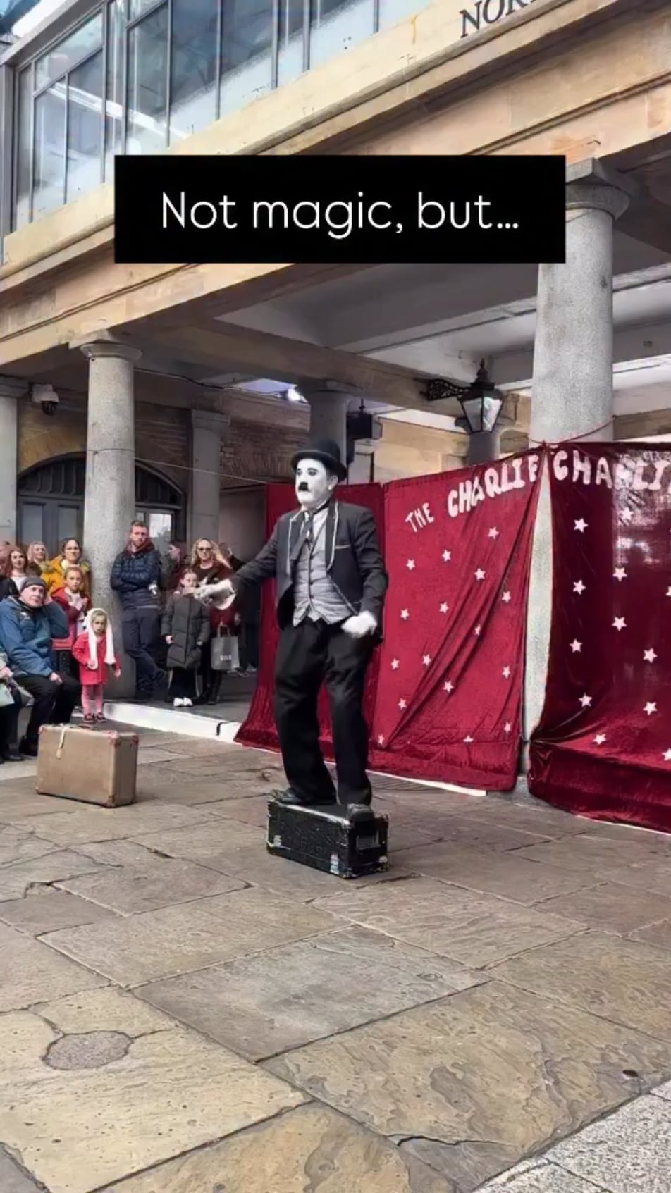 【衝撃】海外記事「少年を本のように読め」が話題！その意味深な内容とは？