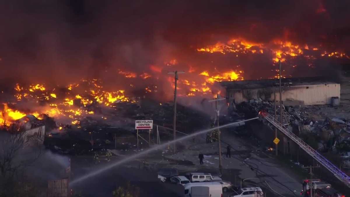 【速報】UPS機がルイビル空港で墜落炎上！半径8kmに避難指示、死傷者多数か