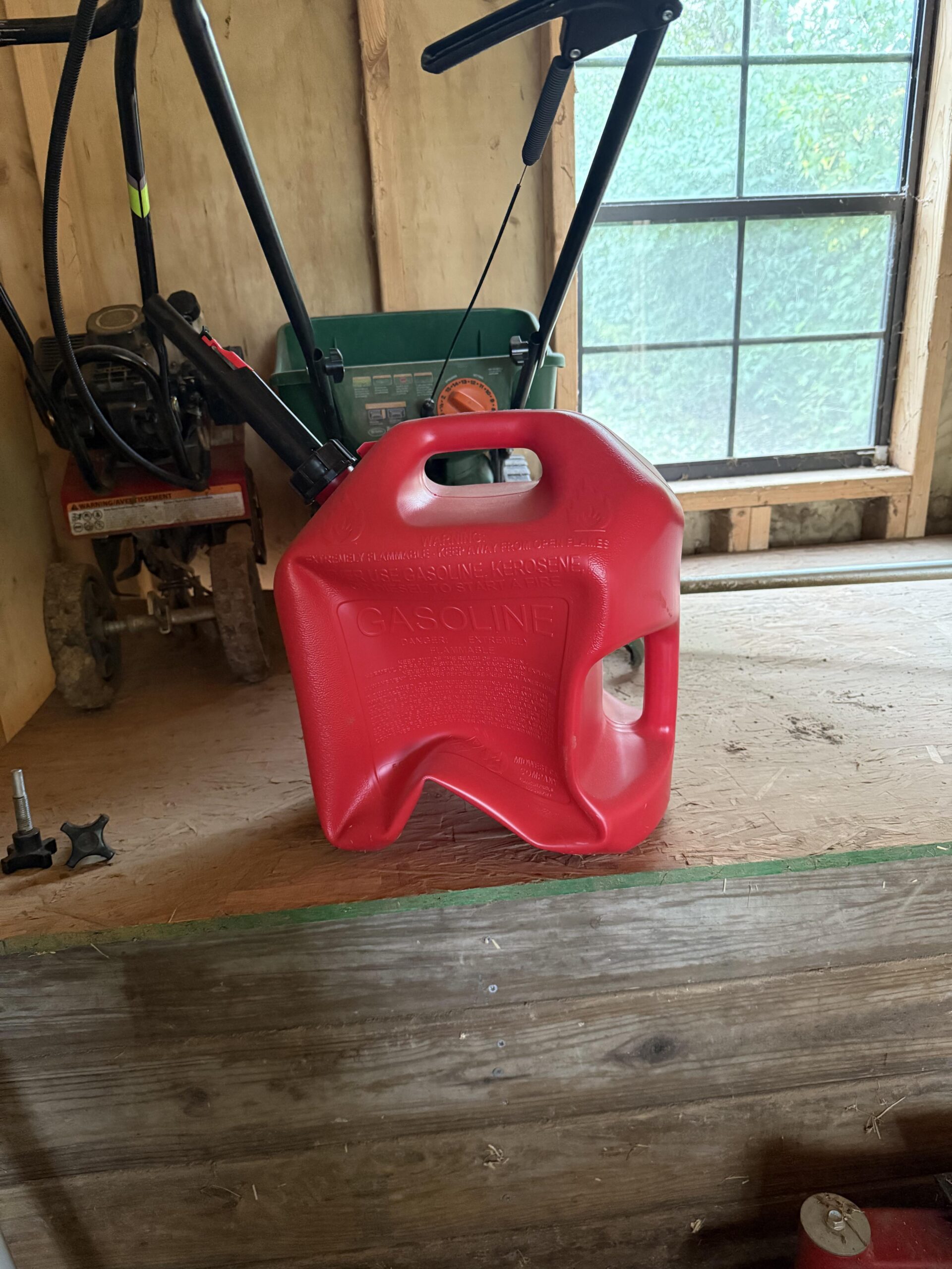 ガソリン携行缶が凹んでたんだが、原因特定班はよ！