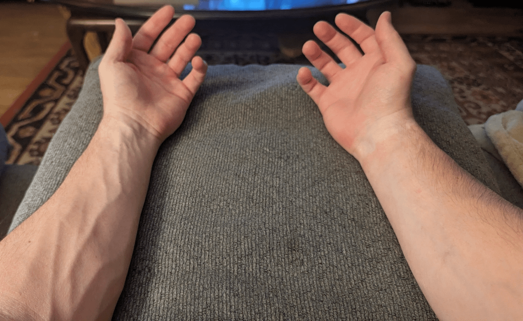 【悲報】左腕と右腕で血管の浮き具合が違うんだが…