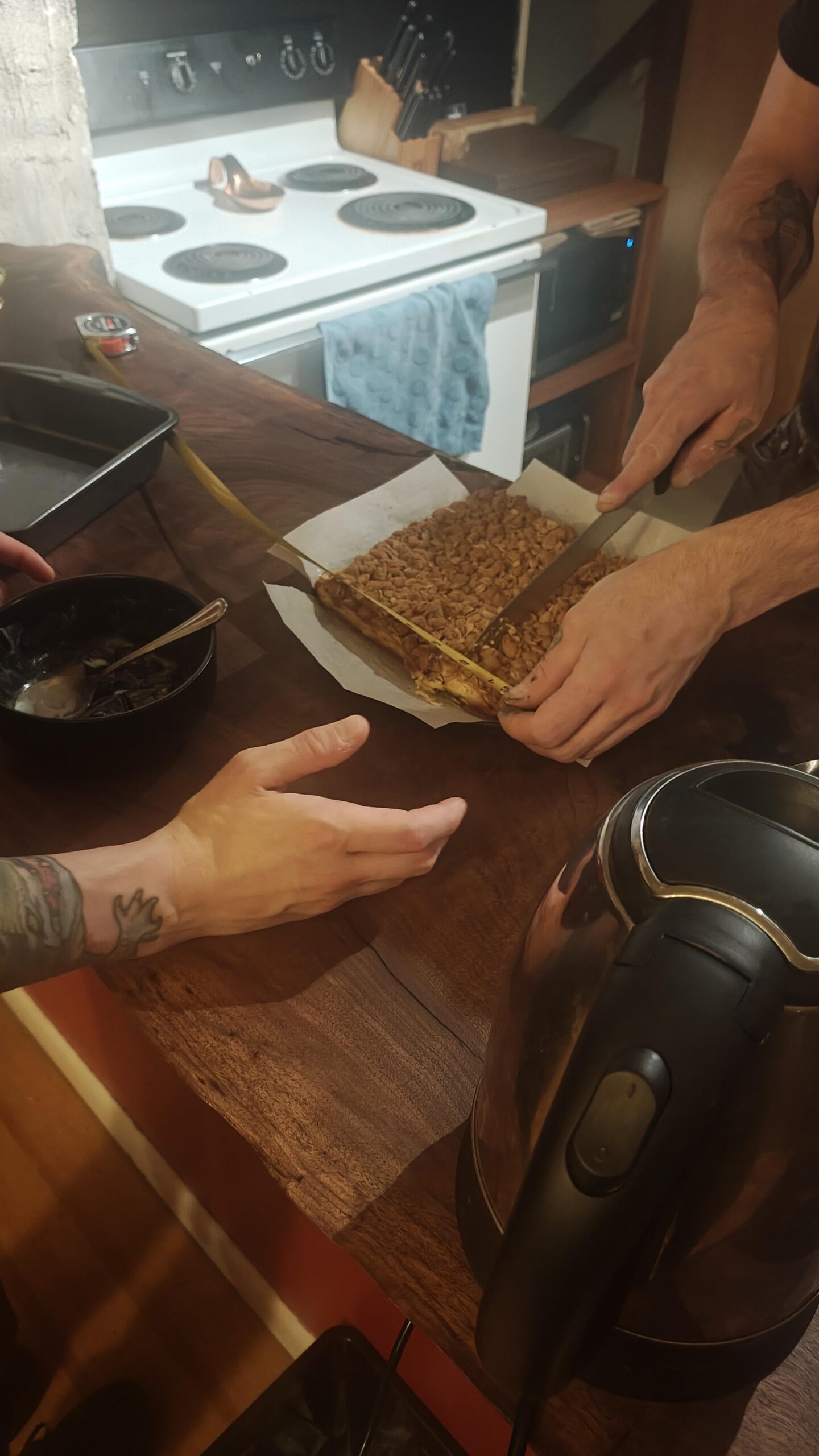 【衝撃】大家さん、レモンケーキを定規で等分する鬼畜っぷりｗｗｗ