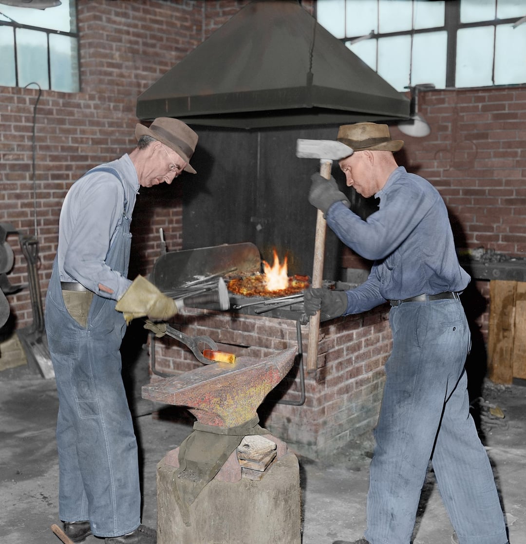 【モノクロ→カラー】 【1946年】炭鉱の鍛冶屋、何かがおかしい…【バージニア州】