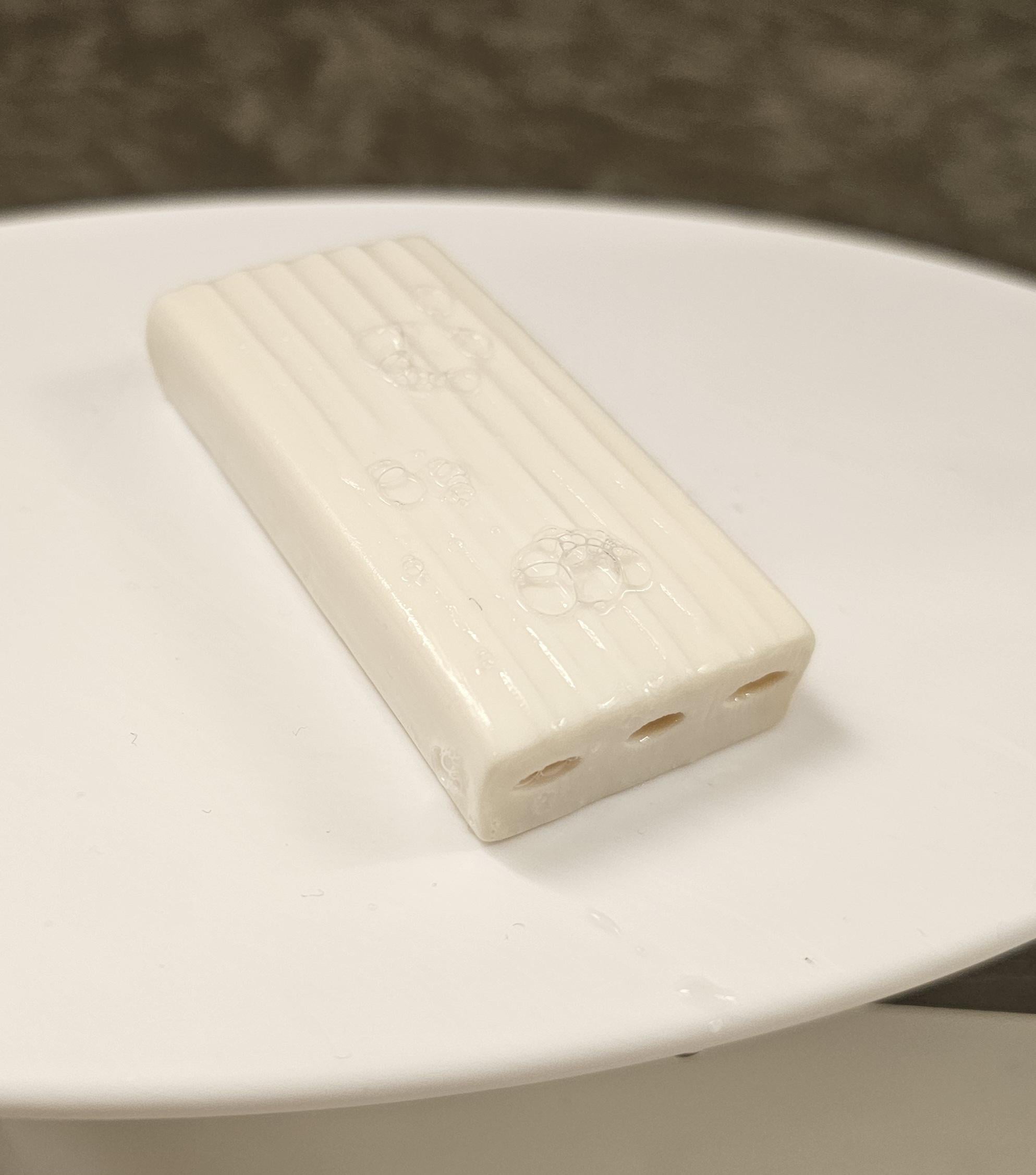 【悲報】ホテルの石鹸、まさかの空洞化…宿泊客ドン引き